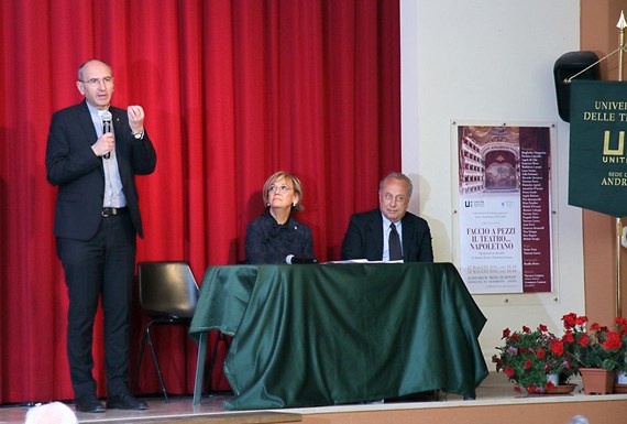 Faccio a pezzi il teatro ... Napoletano
