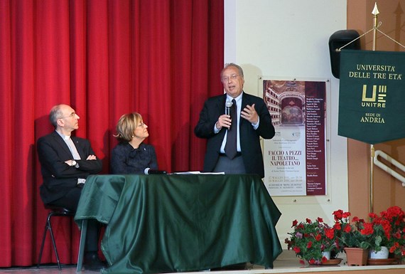 Faccio a pezzi il teatro ... Napoletano