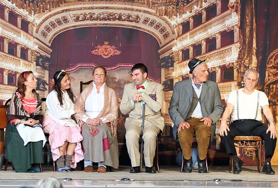 Faccio a pezzi il teatro ... Napoletano